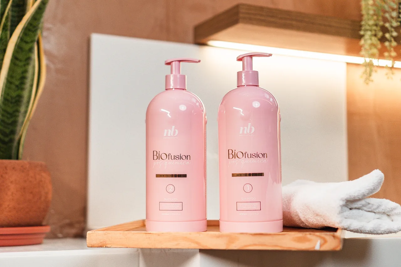 Cosméticos profissionais La Vinhas em prateleira premium